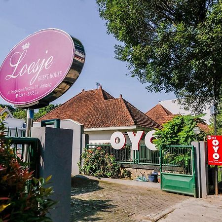 Super Oyo 353 Loesje Guest House Syariah Malang Exterior photo