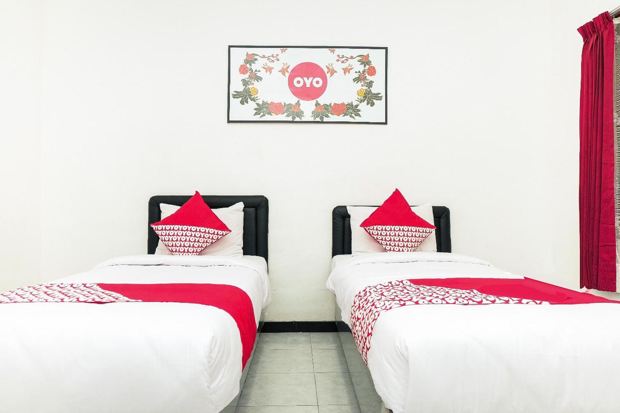 Super Oyo 353 Loesje Guest House Syariah Malang Exterior photo
