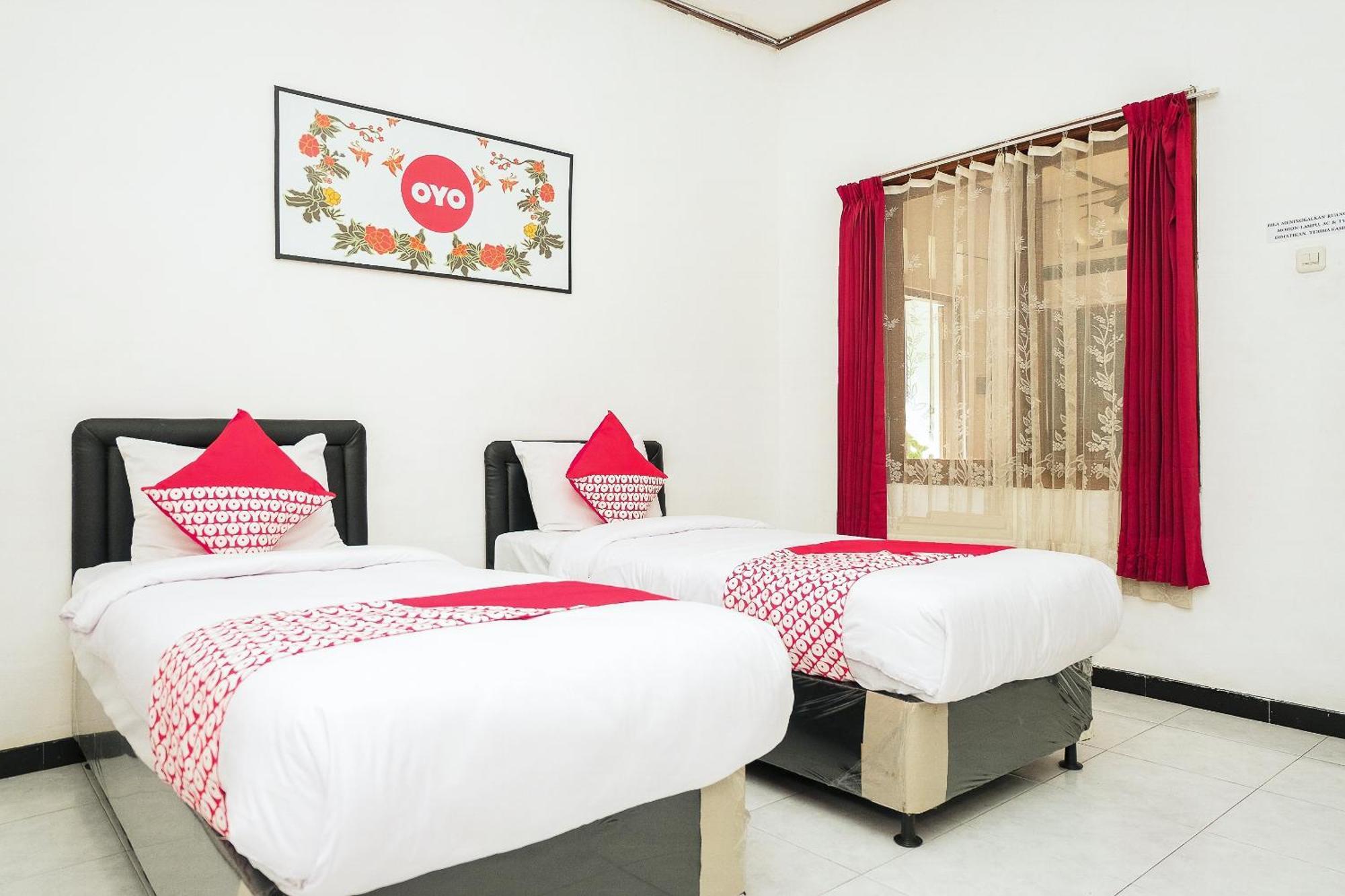 Super Oyo 353 Loesje Guest House Syariah Malang Exterior photo